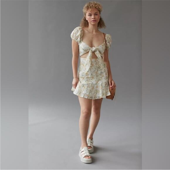 En Saison Yellow Floral Eyelet Tie Front Cut Out Puff Sleeve Smocked Dress S - Picture 4 of 13